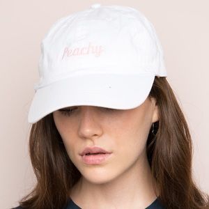Brandy Melville- White Peachy 🍑 Hat